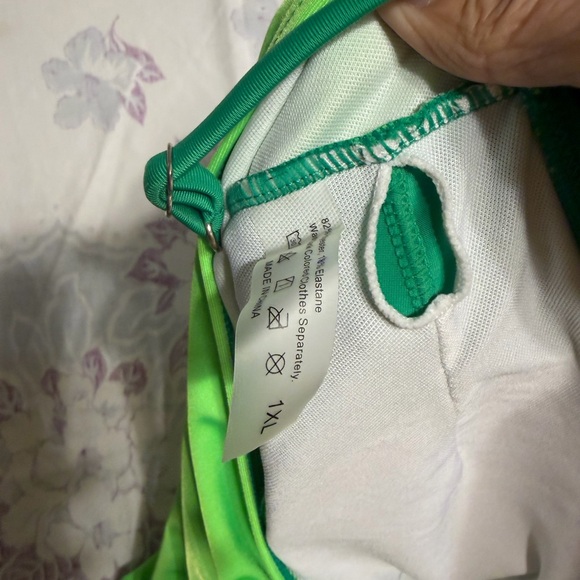 Source Unknown Green Gradient Ruffle One-Piece Swimsuit - Picture 3 of 3